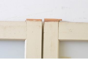 アンティーク建具　ペイント仕上げ限定　レトロな空間づくりにおすすめな古い学校の引き戸4枚セット(ガラス戸)(R-068704)