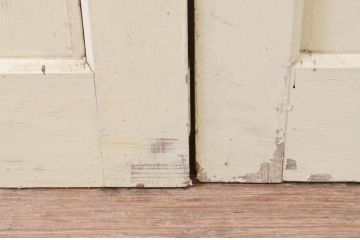 アンティーク建具　ペイント仕上げ限定　レトロな空間づくりにおすすめな古い学校の引き戸4枚セット(ガラス戸)(R-068704)