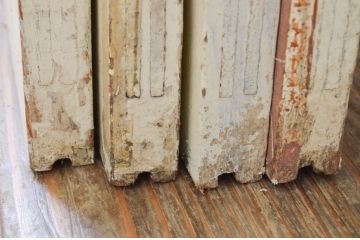 アンティーク建具　ペイント仕上げ限定　レトロな空間づくりにおすすめな古い学校の引き戸4枚セット(ガラス戸)(R-068704)
