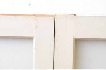 アンティーク建具　ペイント仕上げ限定　レトロな空間づくりにおすすめな古い学校の引き戸4枚セット(ガラス戸)(R-068705)