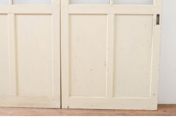アンティーク建具　ペイント仕上げ限定　レトロな空間づくりにおすすめな古い学校の引き戸4枚セット(ガラス戸)(R-068705)