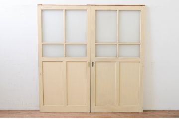 アンティーク建具　ペイント仕上げ限定　レトロな空間づくりにおすすめな古い学校のガラス戸2枚セット(引き戸)(R-068706)