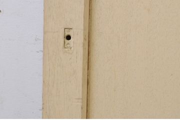 アンティーク建具　ペイント仕上げ限定　レトロな空間づくりにおすすめな古い学校のガラス戸2枚セット(引き戸)(R-068706)