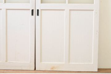 アンティーク建具　ペイント仕上げ限定　レトロな空間づくりにおすすめな古い学校のガラス戸2枚セット(引き戸)(R-068708)