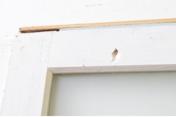 アンティーク建具　ペイント仕上げ限定　レトロな空間づくりにおすすめな古い学校のガラス戸2枚セット(引き戸)(R-068708)