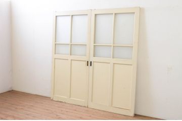 アンティーク建具　ペイント仕上げ限定　レトロな空間づくりにおすすめな古い学校のガラス戸2枚セット(引き戸)(R-068709)