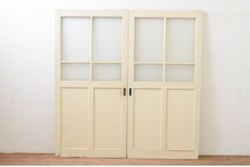 アンティーク建具　ペイント仕上げ限定　レトロな空間づくりにおすすめな古い学校のガラス戸2枚セット(引き戸)(R-068709)