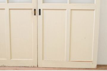 アンティーク建具　ペイント仕上げ限定　レトロな空間づくりにおすすめな古い学校のガラス戸2枚セット(引き戸)(R-068709)