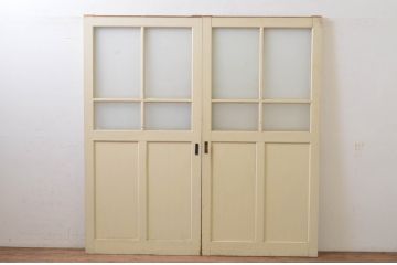 アンティーク建具　ペイント仕上げ限定　レトロな空間づくりにおすすめな古い学校のガラス戸2枚セット(引き戸)(R-068709)