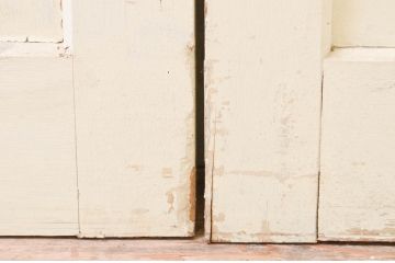 アンティーク建具　ペイント仕上げ限定　レトロな空間づくりにおすすめな古い学校のガラス戸2枚セット(引き戸)(R-068709)