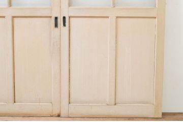 アンティーク建具　ペイント仕上げ限定　レトロな空間づくりにおすすめな古い学校のガラス戸2枚セット(引き戸)(R-068710)
