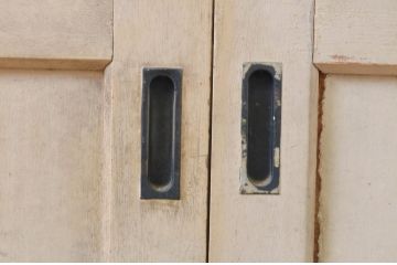 アンティーク建具　ペイント仕上げ限定　レトロな空間づくりにおすすめな古い学校のガラス戸2枚セット(引き戸)(R-068710)