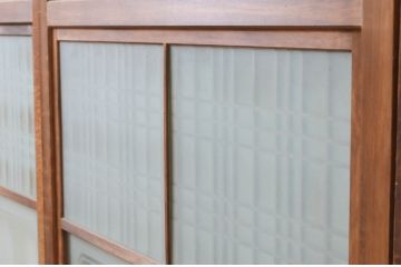 アンティーク建具　風情のある佇まいが魅力的な格子入りガラス帯戸4枚セット(引き戸、ガラス戸)(R-068714)