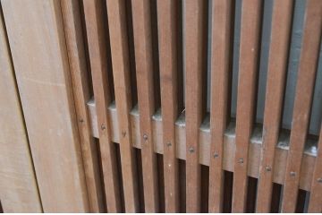アンティーク建具　希少!!　珍品　高級品!!　和の空間を演出する幅広無双格子戸2枚セット(引き戸、帯戸)(R-068726)