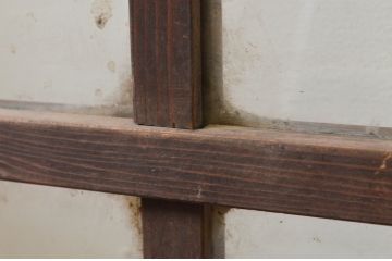 アンティーク建具　どこか懐かしい雰囲気が漂うマス目(升目)のガラス戸1枚(引き戸)(R-068729)