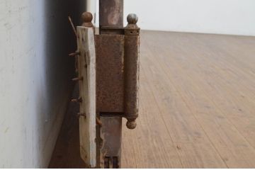 アンティーク建具　総欅(ケヤキ)材　経年を感じさせる木味が魅力の大振りな両開きドア1対2枚セット(木製扉、ガラス扉)(R-068730)