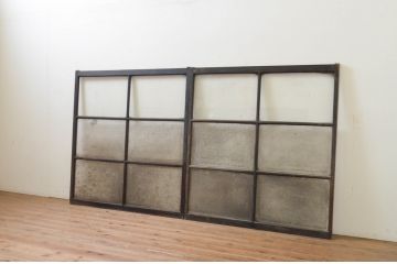 アンティーク建具　レトロな雰囲気漂うガラス窓2枚セット(引き戸、ガラス戸)(R-068732)