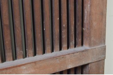 アンティーク建具　総欅(ケヤキ)材　漆塗りが美しい格子蔵戸1枚(引き戸、格子戸、玄関戸)(R-068733)