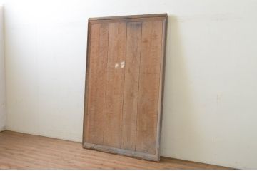 アンティーク建具　時代の流れを感じさせる木の味わいが魅力的な漆喰(しっくい)の蔵戸1枚(引き戸、玄関戸)(R-068736)
