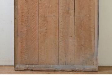 アンティーク建具　時代の流れを感じさせる木の味わいが魅力的な漆喰(しっくい)の蔵戸1枚(引き戸、玄関戸)(R-068736)