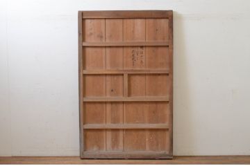 アンティーク建具　時代の流れを感じさせる木の味わいが魅力的な漆喰(しっくい)の蔵戸1枚(引き戸、玄関戸)(R-068736)