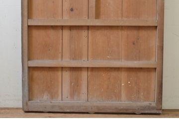 アンティーク建具　時代の流れを感じさせる木の味わいが魅力的な漆喰(しっくい)の蔵戸1枚(引き戸、玄関戸)(R-068736)