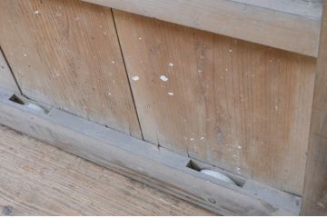 アンティーク建具　時代の流れを感じさせる木の味わいが魅力的な漆喰(しっくい)の蔵戸1枚(引き戸、玄関戸)(R-068736)