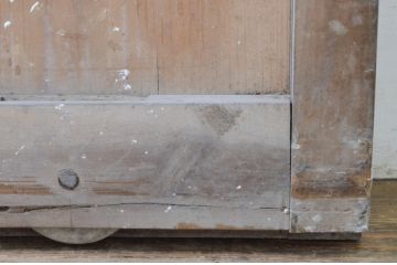 アンティーク建具　時代の流れを感じさせる木の味わいが魅力的な漆喰(しっくい)の蔵戸1枚(引き戸、玄関戸)(R-068736)
