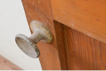 アンティーク建具　ナチュラルな風合いが温かみを感じるガラスドア1枚(木製扉)(R-068737)