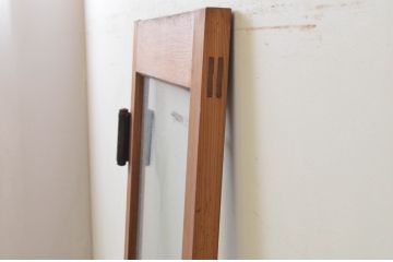 アンティーク建具　ナチュラルな風合いが温かみを感じるガラスドア1枚(木製扉)(R-068737)