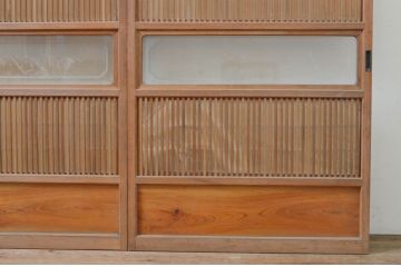 アンティーク建具　腰板欅(ケヤキ)材　どこか懐かしい雰囲気の裏障子付き格子戸2枚セット(引き戸、障子戸、ガラス帯戸)(R-068740)