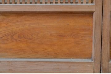 アンティーク建具　腰板欅(ケヤキ)材　どこか懐かしい雰囲気の裏障子付き格子戸2枚セット(引き戸、障子戸、ガラス帯戸)(R-068740)