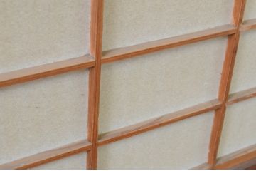 アンティーク建具　腰板欅(ケヤキ)材　どこか懐かしい雰囲気の裏障子付き格子戸2枚セット(引き戸、障子戸、ガラス帯戸)(R-068740)