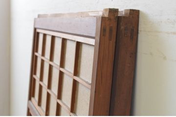 アンティーク建具　腰板欅(ケヤキ)材　どこか懐かしい雰囲気の裏障子付き格子戸2枚セット(引き戸、障子戸、ガラス帯戸)(R-068740)