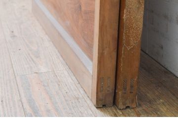 アンティーク建具　腰板欅(ケヤキ)材　どこか懐かしい雰囲気の裏障子付き格子戸2枚セット(引き戸、障子戸、ガラス帯戸)(R-068740)