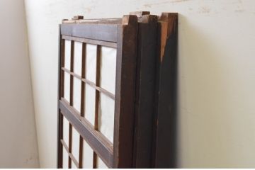 アンティーク建具　風情のある佇まいが魅力的な裏障子付き幅狭格子戸3枚セット(引き戸、障子戸)(R-068741)