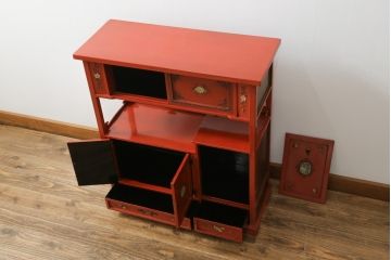 和製アンティーク　ラデン細工と錆漆高蒔絵が存在感を放つ朱塗りの茶棚(違い棚、飾り棚、収納棚、戸棚)(R-068742)
