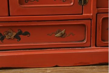 和製アンティーク　ラデン細工と錆漆高蒔絵が存在感を放つ朱塗りの茶棚(違い棚、飾り棚、収納棚、戸棚)(R-068742)