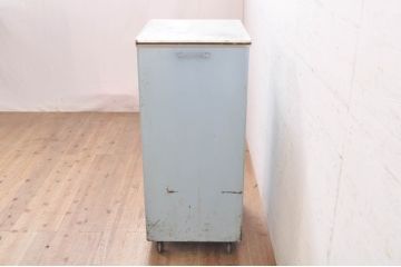 和製アンティーク　レトロなデザインがおしゃれなスチール製デンタルキャビネット(サイドキャビネット、サイドテーブル、収納棚、戸棚、引き出し)(R-068745)