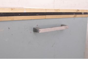 和製アンティーク　レトロなデザインがおしゃれなスチール製デンタルキャビネット(サイドキャビネット、サイドテーブル、収納棚、戸棚、引き出し)(R-068745)