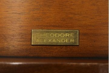 中古　美品　THEODORE ALEXANDER(セオドア・アレキサンダー)　引き出し付き　なめらかな曲線の猫脚が優美な拡張天板付きセンターテーブル(エクステンションテーブル、ローテーブル、リビングテーブル、センターテーブル)(定価約65万円)(R-068752)