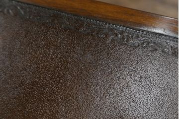 中古　美品　THEODORE ALEXANDER(セオドア・アレキサンダー)　引き出し付き　なめらかな曲線の猫脚が優美な拡張天板付きセンターテーブル(エクステンションテーブル、ローテーブル、リビングテーブル、センターテーブル)(定価約65万円)(R-068752)