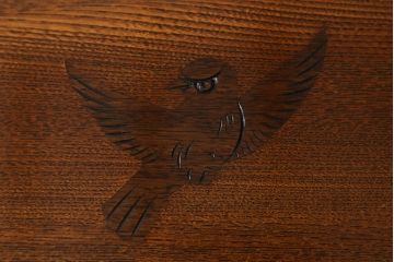 和製ビンテージ　高級品!!　総欅(ケヤキ)材　鳥の木画象嵌入り　1枚板の重厚感ある佇まいが魅力の座卓(ローテーブル、センターテーブル、一枚板、ヴィンテージ)(R-068754)