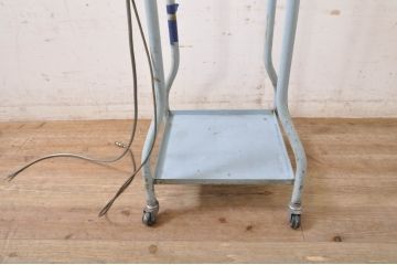 和製アンティーク　レトロなデザインがおしゃれなスチール製デンタルキャスターワゴン(サイドテーブル、花台、飾り台)(R-068761)