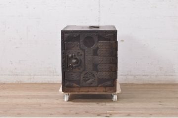 和製アンティーク　希少　完全オリジナル!!　総欅(ケヤキ)材　荘厳な雰囲気を醸し出す当時のままの佐渡船箪笥(掛硯型、懸硯型、金庫箪笥、舟箪笥、時代箪笥、帳場箪笥、小物収納、小引き出し)(R-068762)