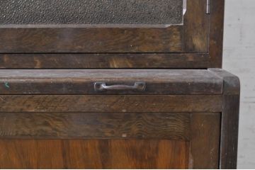 和製アンティーク　ナラ(楢)材　作業台付き　ノスタルジックな雰囲気漂う食器棚(カップボード、戸棚、収納棚、キャビネット)(R-068776)