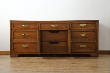 中古　高級輸入家具　トーマスビル(Thomasville)　オーク材　クラシカルな佇まいが魅力のアンティーク調サイドボード(サイドチェスト、引き出し)(R-068778)