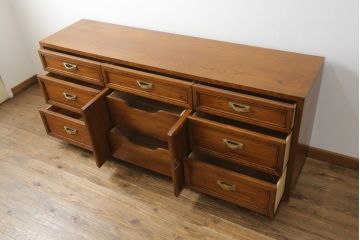 中古　高級輸入家具　トーマスビル(Thomasville)　オーク材　クラシカルな佇まいが魅力のアンティーク調サイドボード(サイドチェスト、引き出し)(R-068778)