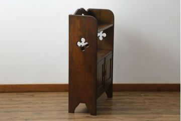 和製アンティーク　希少デザイン　ナラ材　古い洋館の小振りな収納棚(サイドキャビネット、戸棚、飾り棚)(R-068780)