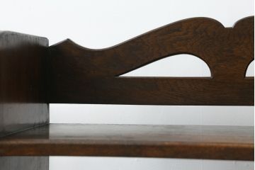 和製アンティーク　希少デザイン　ナラ材　古い洋館の小振りな収納棚(サイドキャビネット、戸棚、飾り棚)(R-068780)